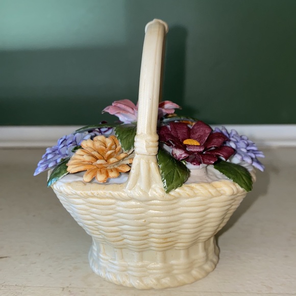 1980 Avon Floral Bouquet Porcelain Bisque Accent Piece IOB - Picture 3 of 15